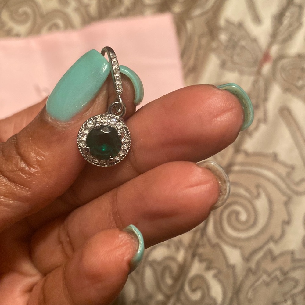 Green hanging earrings - R - Picture 2 of 3